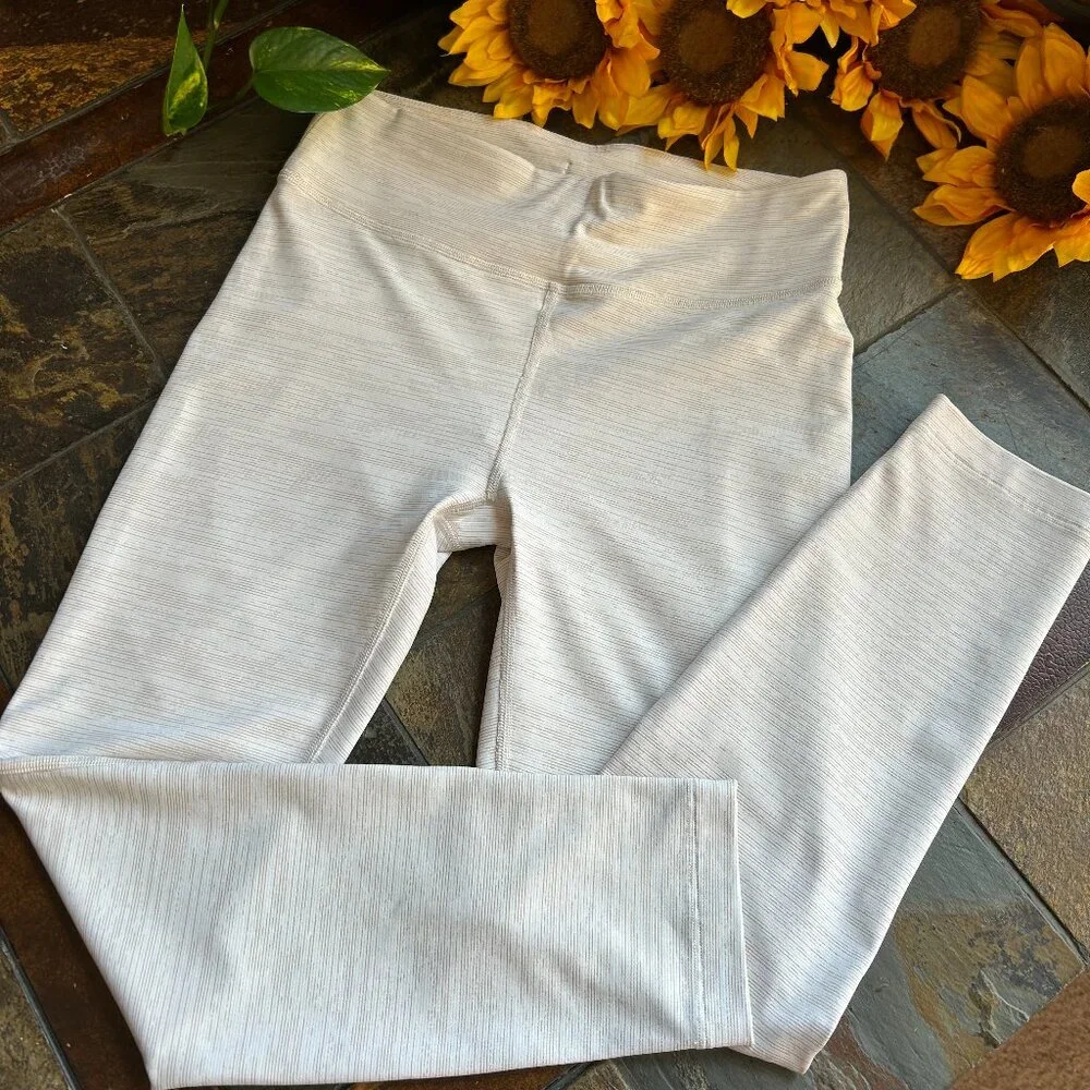 Outdoor Voices Flow 7/8 Leggings Size M (NWOT) - Picture 5 of 11